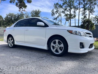 2011 Toyota Corolla S - miniatura 11