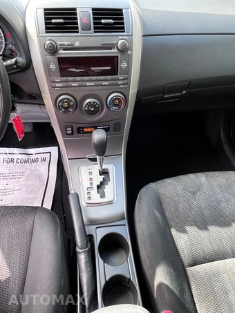 2011 Toyota Corolla S - miniatura 26