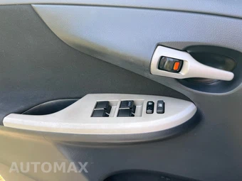 2011 Toyota Corolla S - miniatura 32