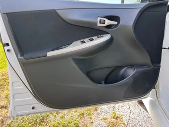 2011 Toyota Corolla S - miniatura 33