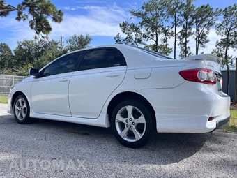 2011 Toyota Corolla S - miniatura 4