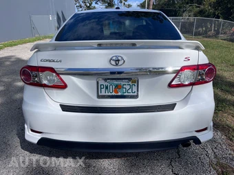 2011 Toyota Corolla S - miniatura 6