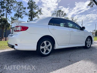 2011 Toyota Corolla S - miniatura 9