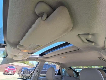 2011 Toyota Prius Four - miniatura 11