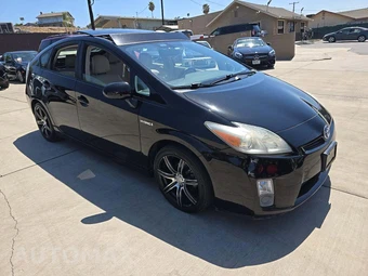 2011 Toyota Prius Four - miniatura 4