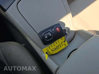 2011 Toyota Prius Four - miniatura 8