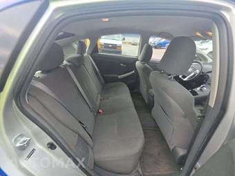 2011 Toyota Prius Two – miniatura 16