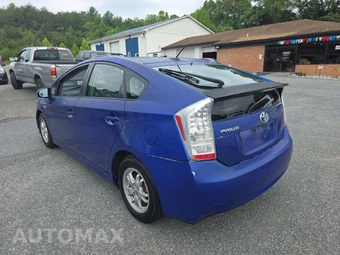 2011 Toyota Prius Two – miniatura 2