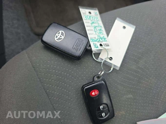 2011 Toyota Prius Two – miniatura 8