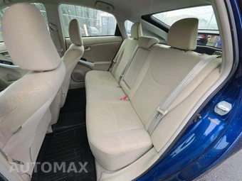 2011 Toyota Prius Two – miniatura 10