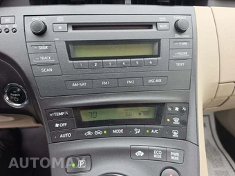 2011 Toyota Prius Two – miniatura 7