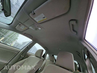 2011 Toyota Prius Two – miniatura 8