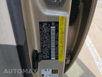 2011 Toyota Prius Two - miniatura 2