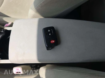 2011 Toyota Prius Two - miniatura 5