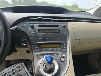 2011 Toyota Prius Two - miniatura 7
