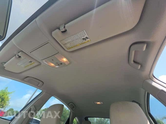 2011 Toyota Prius Two - miniatura 8