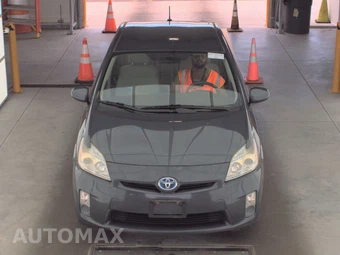 2011 Toyota Prius Two - miniatura 2
