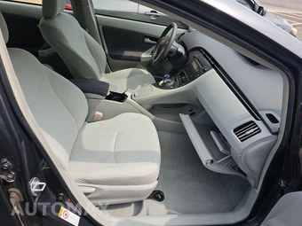 2011 Toyota Prius Two - miniatura 8