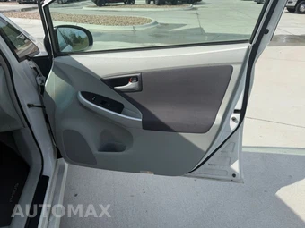 2011 Toyota Prius Two - miniatura 11