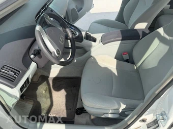 2011 Toyota Prius Two - miniatura 12