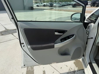 2011 Toyota Prius Two - miniatura 7