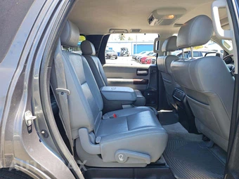 2011 Toyota Sequoia Platinum - miniatura 13