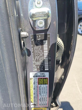 2011 Toyota Sequoia Platinum - miniatura 2