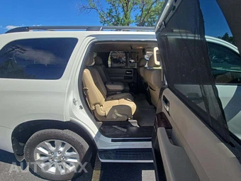 2011 Toyota Sequoia Platinum – miniatura 13