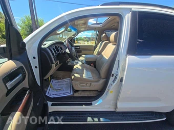 2011 Toyota Sequoia Platinum – miniatura 3