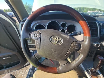 2011 Toyota Sequoia Platinum - miniatura 10