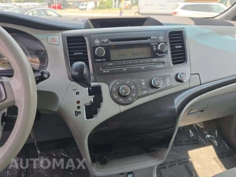 2011 Toyota Sienna 7-Passenger 119.3" WB - miniatura 10