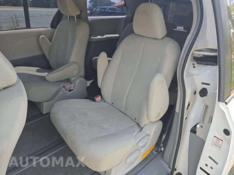 2011 Toyota Sienna 7-Passenger 119.3" WB - miniatura 13