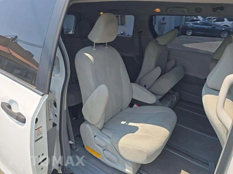 2011 Toyota Sienna 7-Passenger 119.3" WB - miniatura 17