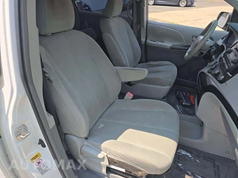 2011 Toyota Sienna 7-Passenger 119.3" WB - miniatura 19