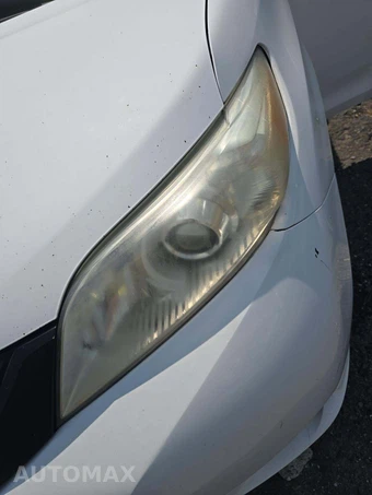 2011 Toyota Sienna 7-Passenger 119.3" WB - miniatura 27