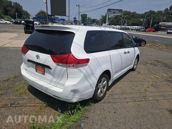 2011 Toyota Sienna 7-Passenger 119.3" WB - miniatura 3