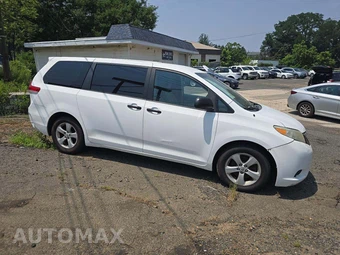 2011 Toyota Sienna 7-Passenger 119.3" WB - miniatura 4