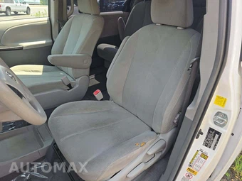 2011 Toyota Sienna 7-Passenger 119.3" WB - miniatura 6