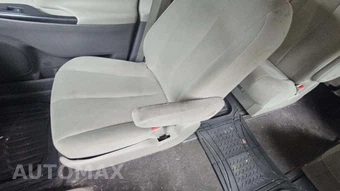 2011 Toyota Sienna 7-Passenger 119.3" WB – miniatura 24