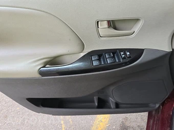2011 Toyota Sienna 7-Passenger 119.3" WB – miniatura 9