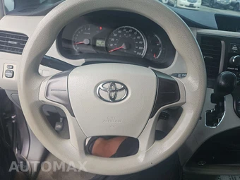 2011 Toyota Sienna 7-Passenger 119.3" WB - miniatura 10