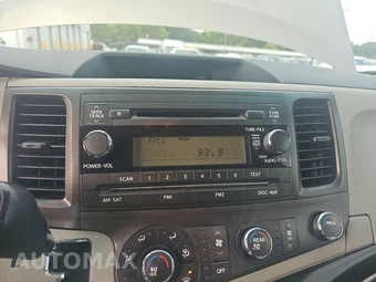 2011 Toyota Sienna 7-Passenger 119.3" WB - miniatura 11