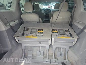 2011 Toyota Sienna 7-Passenger 119.3" WB - miniatura 16