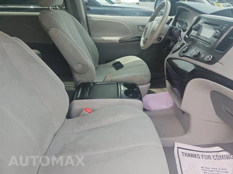 2011 Toyota Sienna 7-Passenger 119.3" WB - miniatura 8