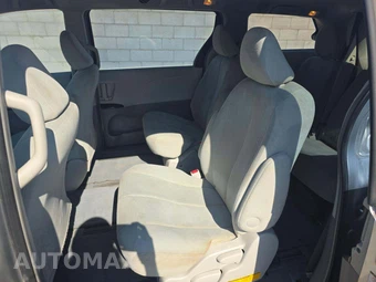 2011 Toyota Sienna 7-Passenger 119.3" WB - miniatura 12