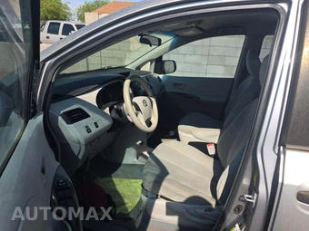 2011 Toyota Sienna 7-Passenger 119.3" WB - miniatura 5
