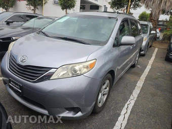 2011 Toyota Sienna LE 8-Passenger 119.3" WB