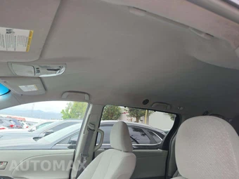 2011 Toyota Sienna LE 8-Passenger 119.3" WB - miniatura 11