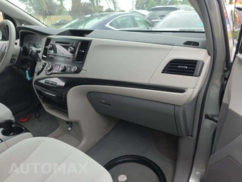 2011 Toyota Sienna LE 8-Passenger 119.3" WB - miniatura 20