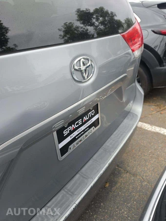 2011 Toyota Sienna LE 8-Passenger 119.3" WB - miniatura 27